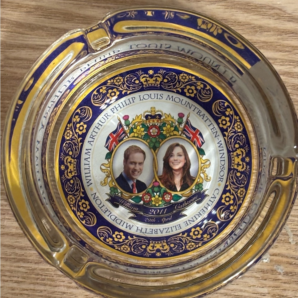 Prince William & Kate Middleton Ashtray Souvenir April 29 2011 Royal Wedding